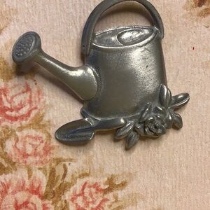 brooch, New WithOut Tags … garden … watering can, Pewter